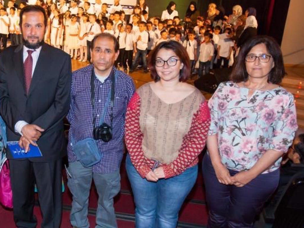 Foto difundida por España2000 en la que aparece el Imán (izquierda) y las dos concejalas 