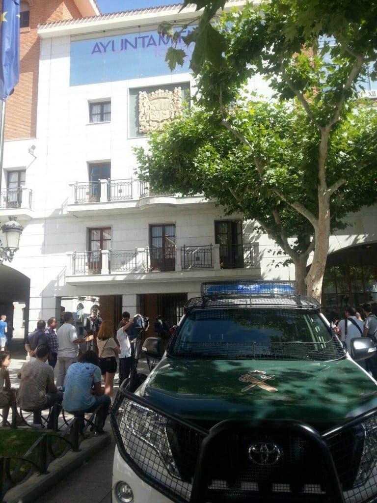 La Guardia Civil se presenta en el Ayuntamiento de Torrejón/ MiraCorredor.tv
