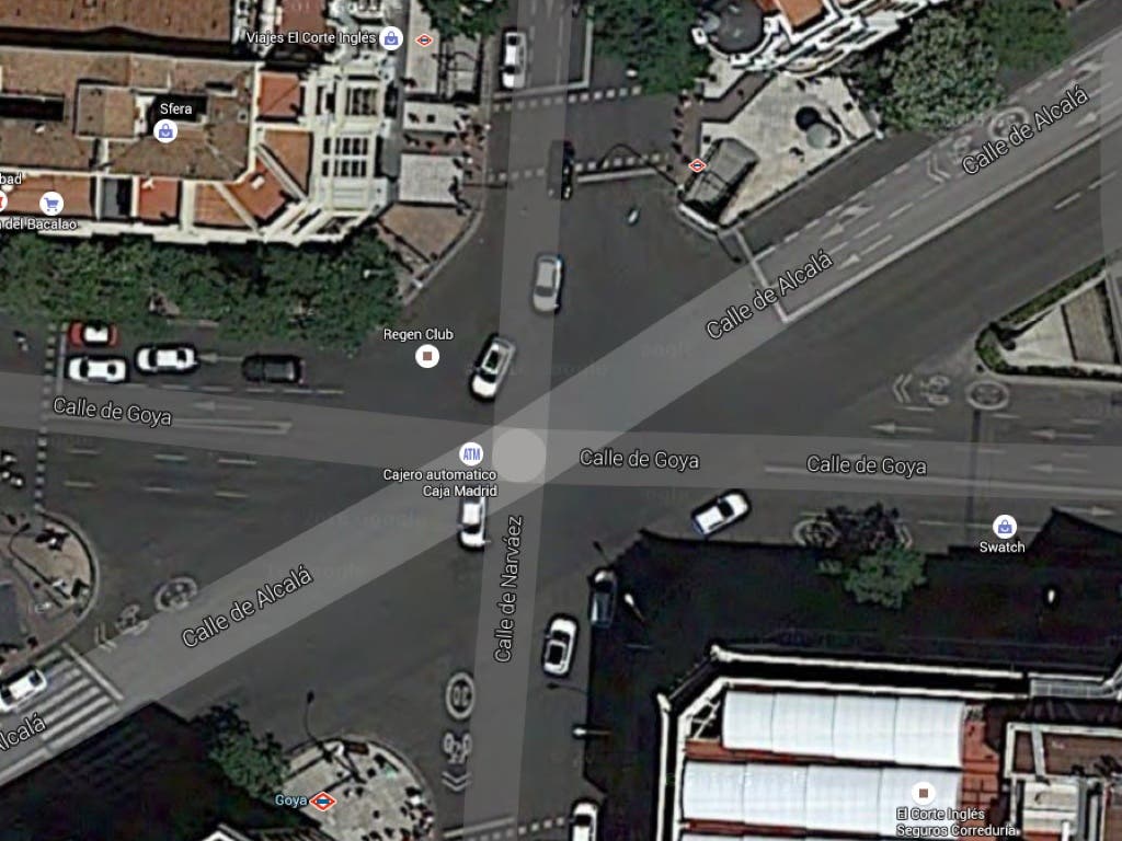 Estado actual del cruce que se quiere convertir en paso de peatones diagonal (Google Maps.
