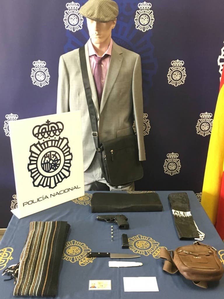 Armas y disfraces utilizados para cometer sus atracos (Policía Nacional).