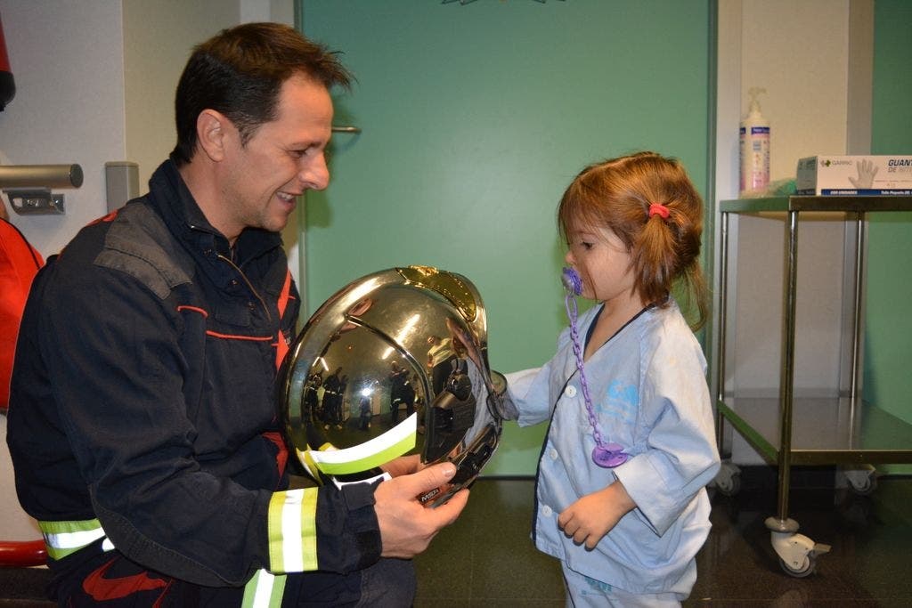Bomberos en el Hospital de Torrejón.