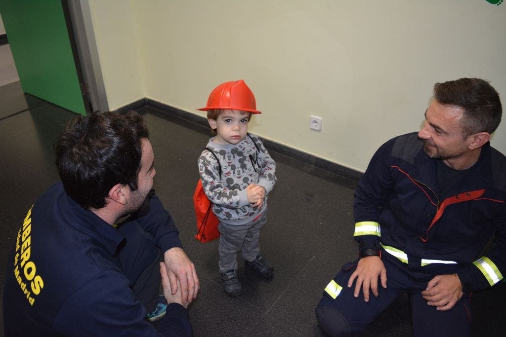 Bomberos en el Hospital de Torrejón. 