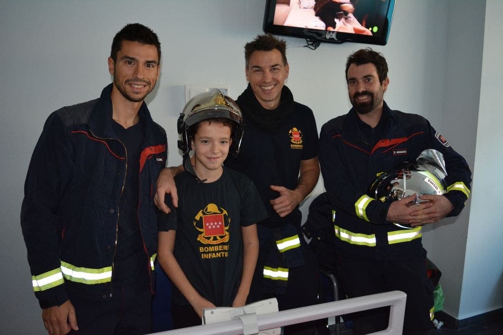 Bomberos en el Hospital de Torrejón. 