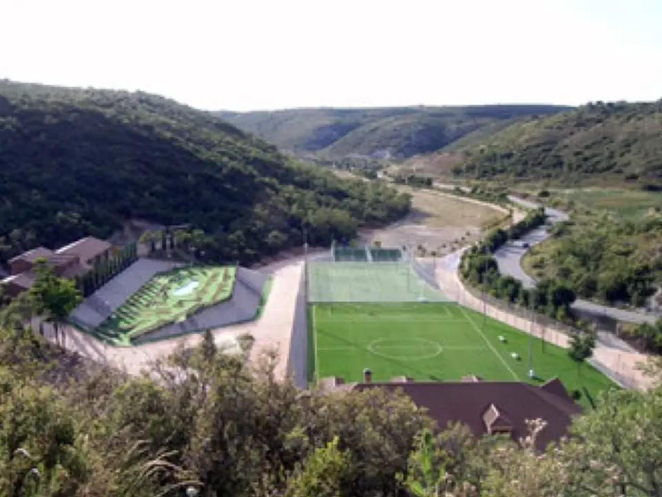 Fotograf&iacute;a del complejo construido en Loeches. Fuente: Asociaci&oacute;n Profesional de Agentes Forestales de la Comunidad de Madrid