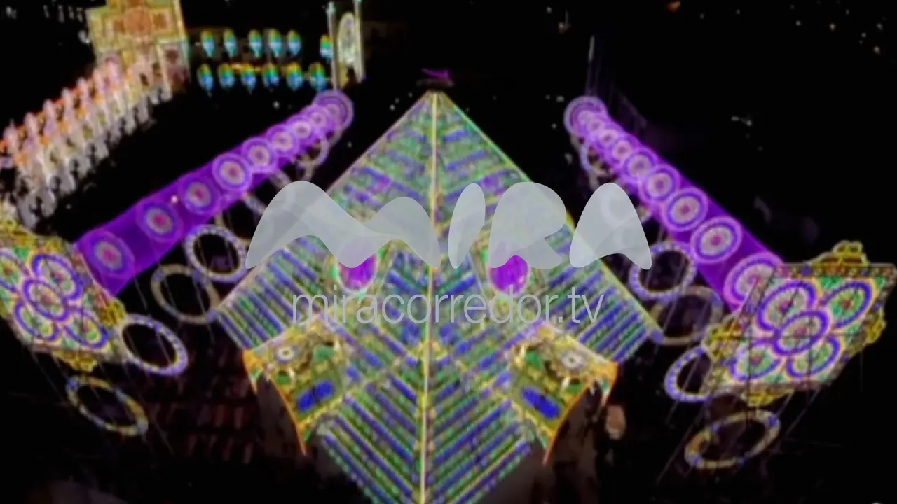 Pir&aacute;mide de luz y sonido en las Navidades de Torrej&oacute;n 2016 (MiraCorredor.tv)