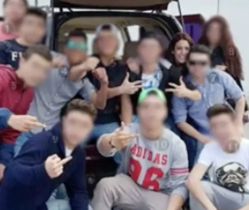 Diana con su grupo de amigos en Madrid (Antena 3).