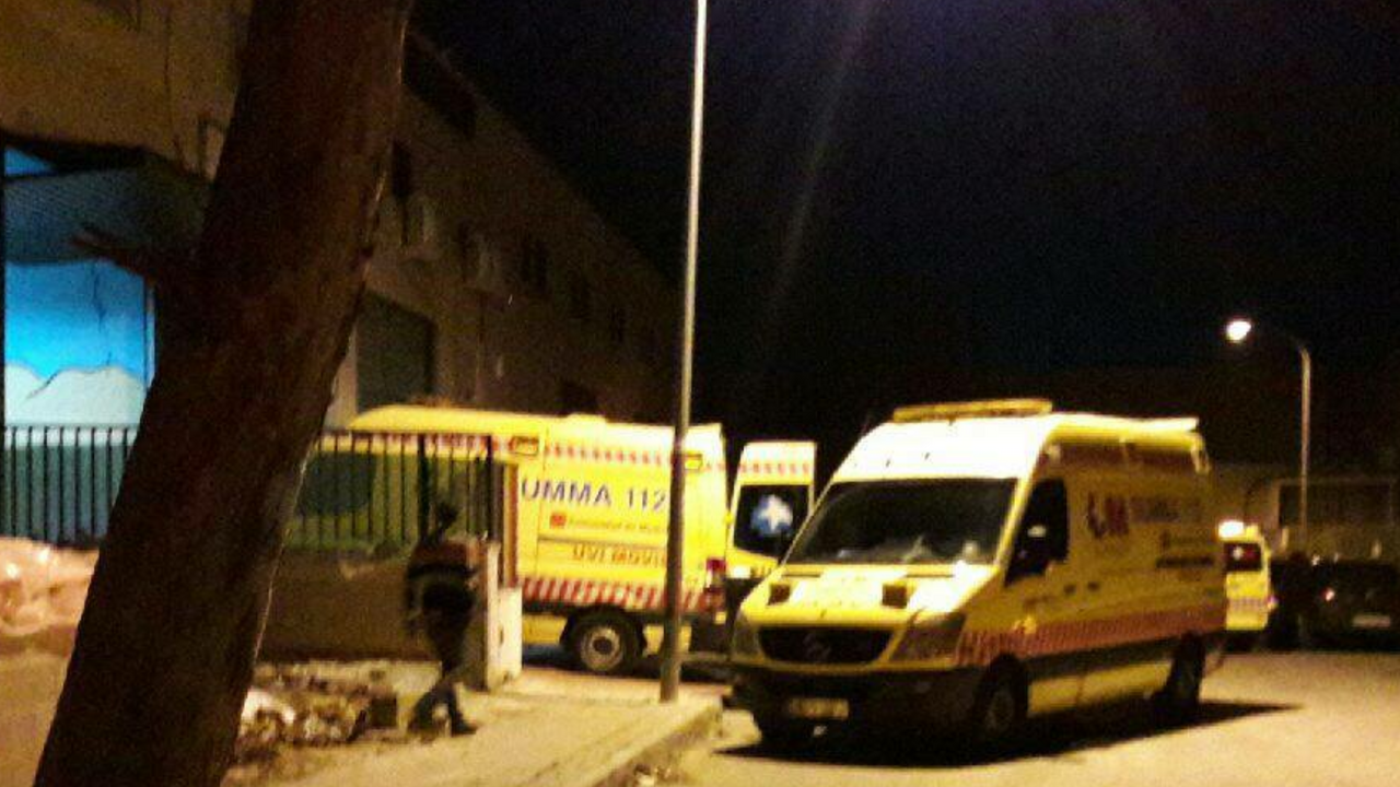 Servicios de emergencia interviniendo en el Pol&iacute;gono de Velilla donde ocurrieron los hechos (Polic&iacute;a Local).