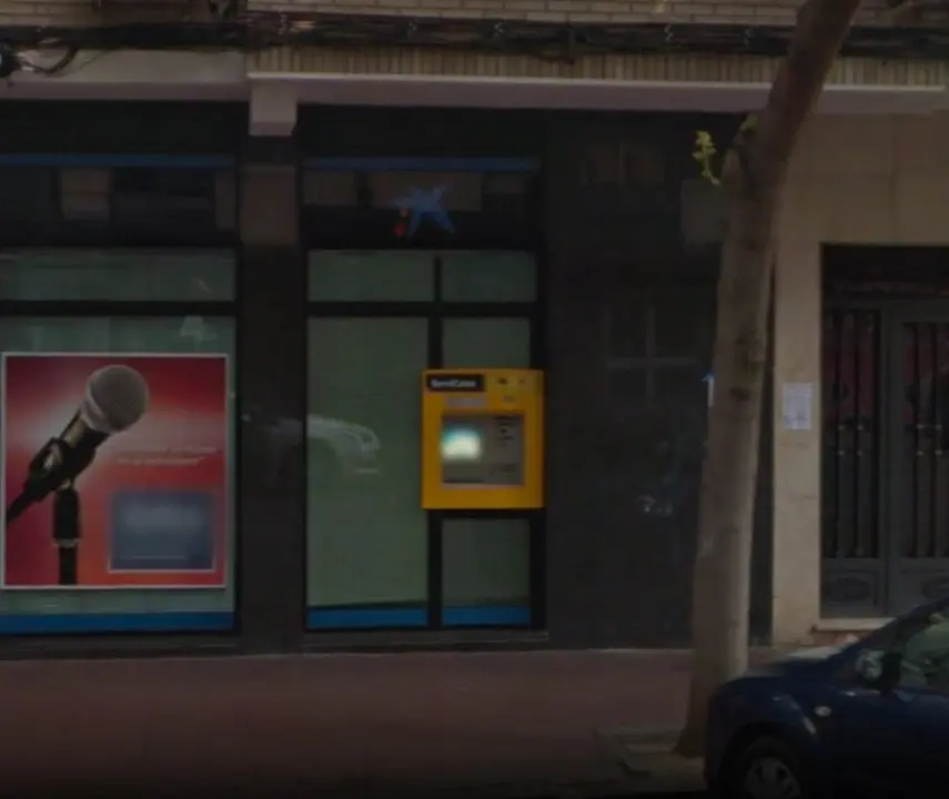 Cajero donde fue encontrado el hombre herido de gravedad (Google Maps).