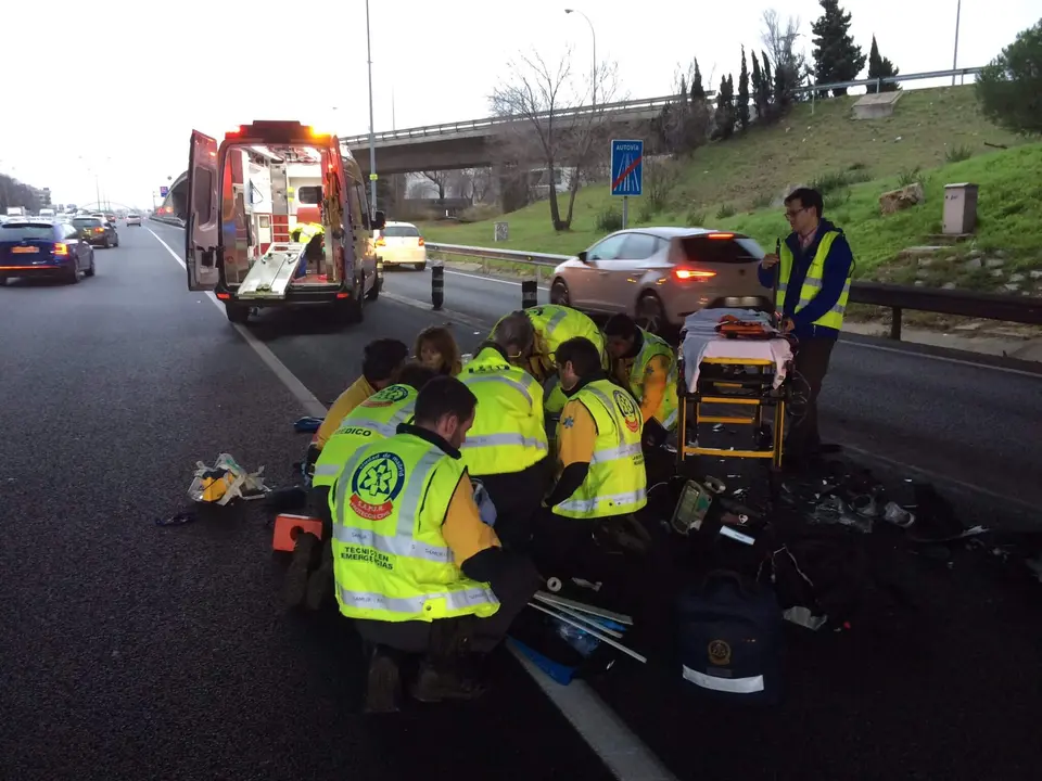 Los servicios de emergencia trabajando en la zona (Emergencias Madrid).