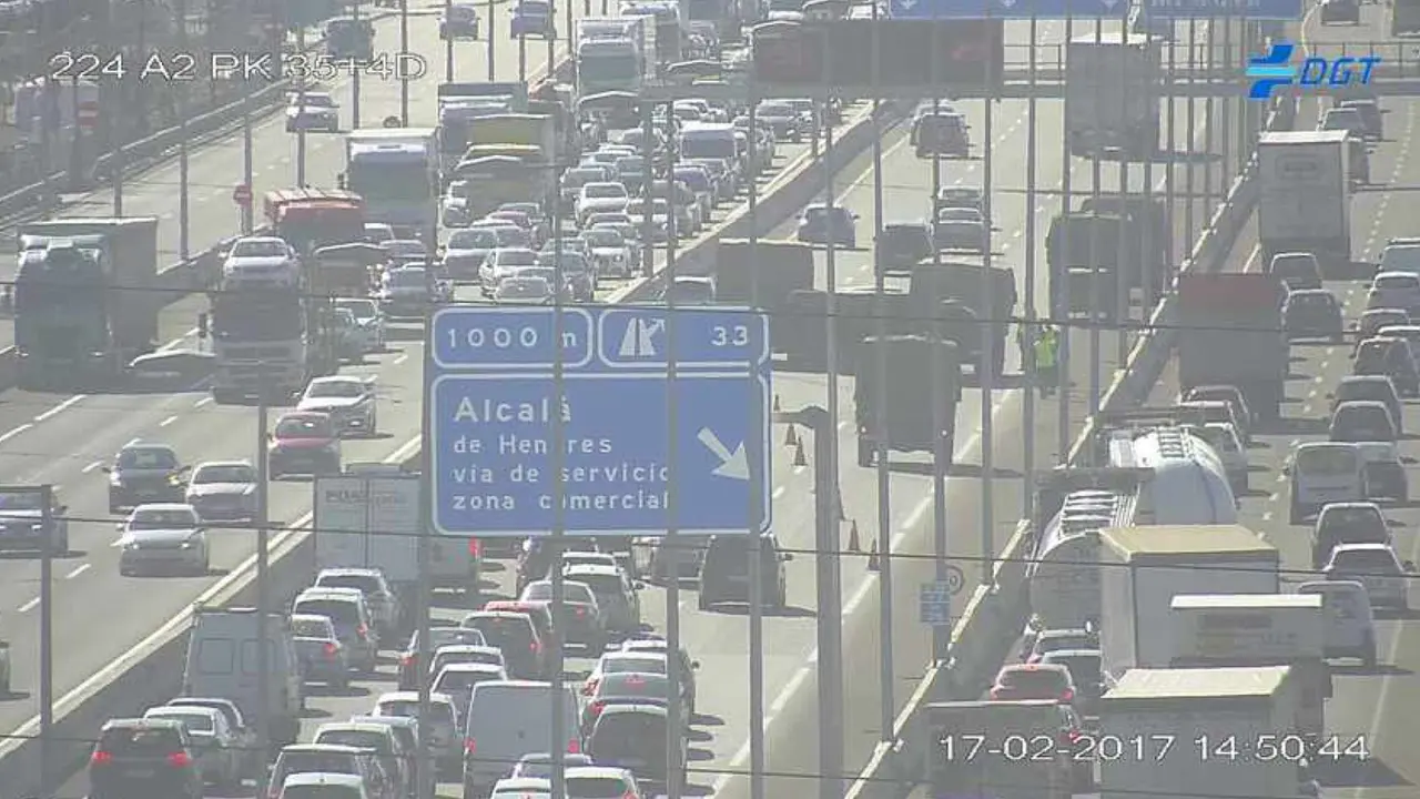 Vuelca un cami&oacute;n militar en la A-2 (DGT). 