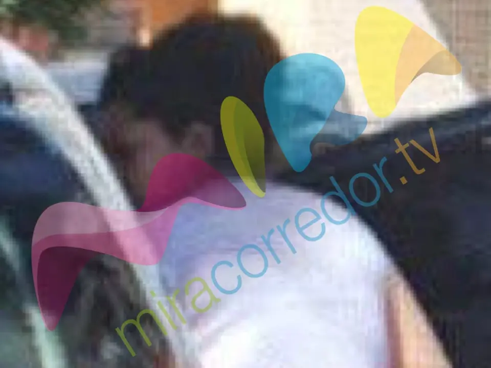 El presunto agresor y su acompa&ntilde;ante cuando se dispon&iacute;an marcharse (MiraCorredor.tv). 