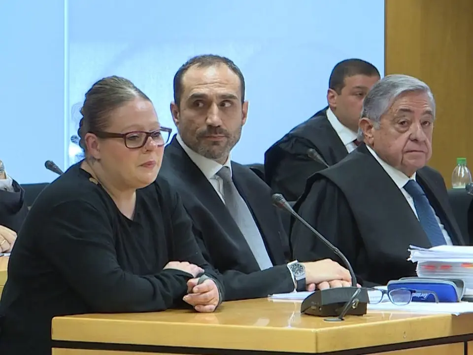 La auxiliar durante el juicio.