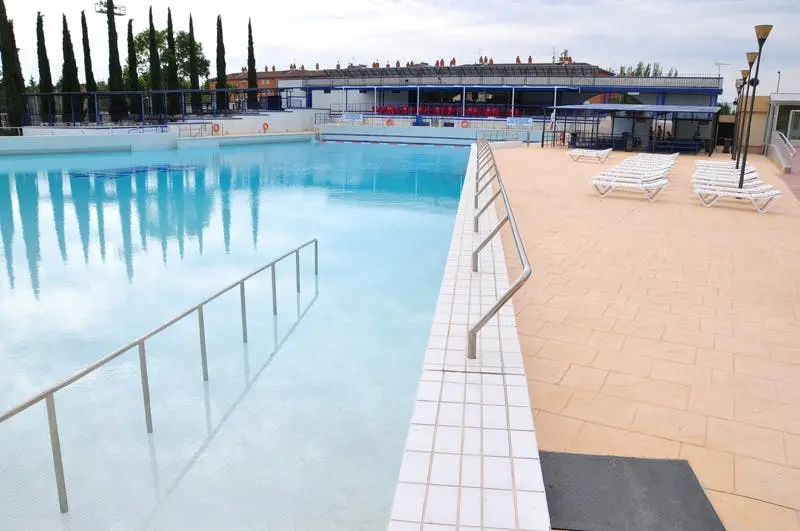 Apertura de la temporada veraniega de piscinas en el municipio y presentaci&oacute;n de las nuevas mejoras en la piscina de Olas.