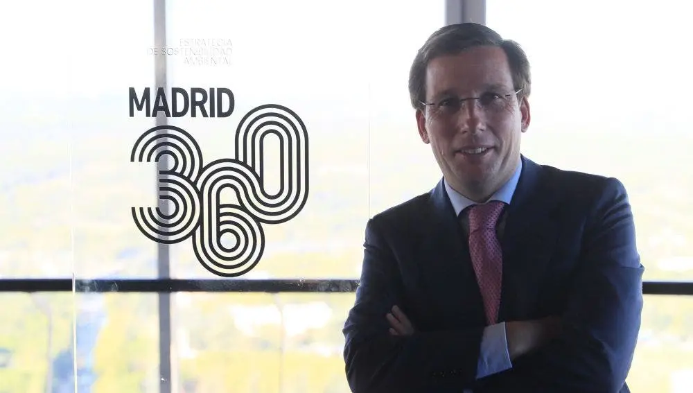 GRAF1795. MADRID, 30/09/2019.- El alcalde de Madrid, Jos&eacute; Luis Mart&iacute;nez-Almeida, durante la presentaci&oacute;n este lunes de su plan antipoluci&oacute;n de la capital, Madrid 360, que contempla toda la ciudad pero mantiene intacto el per&iacute;metro de Madrid Central. EFE/Fernando Alvarado