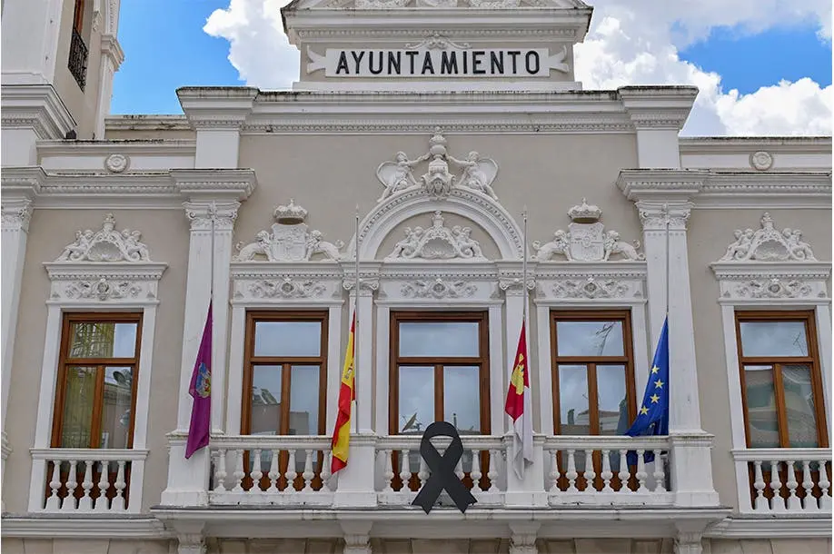 Facha del Ayuntamiento de Guadalajara (Ayto. de Guadalajara). 