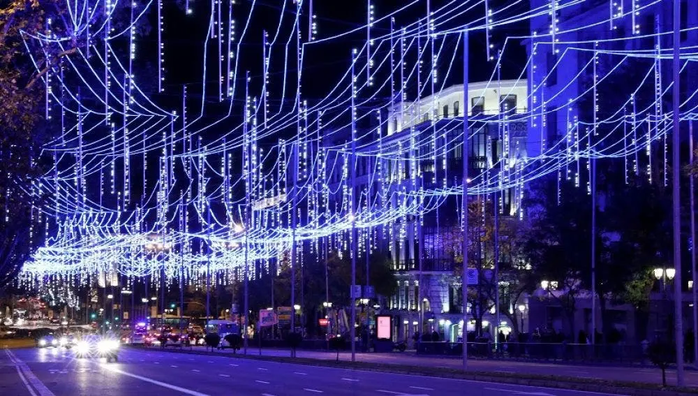 GRAF4919. MADRID, 23/11/2018.- Vista de la calle Alcal&aacute; de Madrid, durante el tradicional encendido de luces de Navidad. EFE/Ballesteros