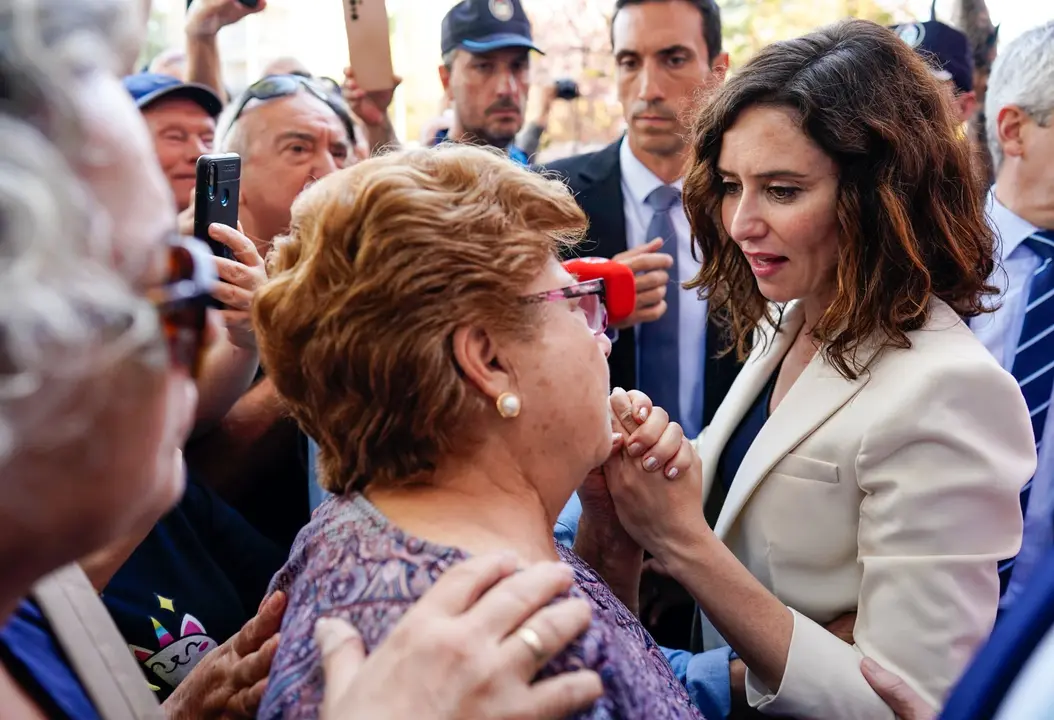DIAZ AYUSO VISITA LA ZONA AFECTADA POR LA L&Iacute;NEA 7B DE METRO EN SAN FERNANDO DE HENARES