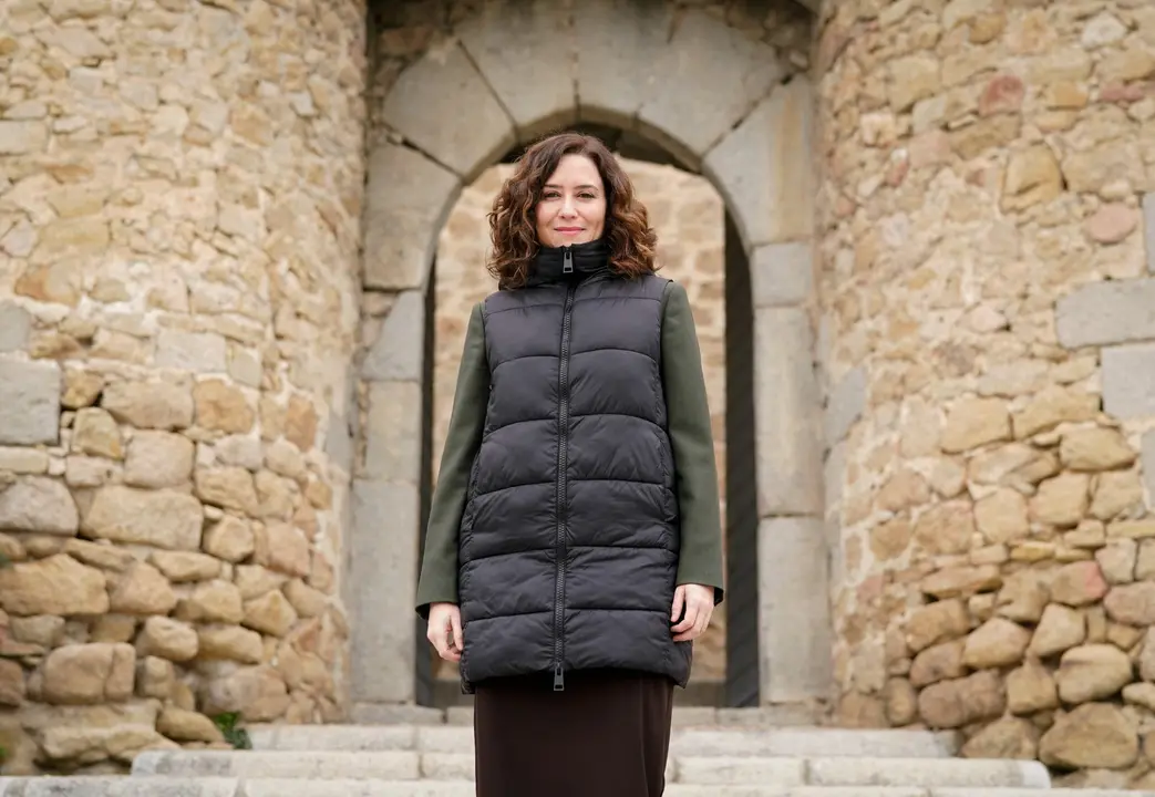 D&Iacute;AZ AYUSO PRESIDE LA REUNI&Oacute;N DEL CONSEJO DE GOBIERNO EN MANZANARES
EL REAL, EN EL 40o ANIVERSARIO DE LA APROBACI&Oacute;N DEL ESTATUTO DE
AUTONOM&Iacute;A DE LA COMUNIDAD DE MADRID