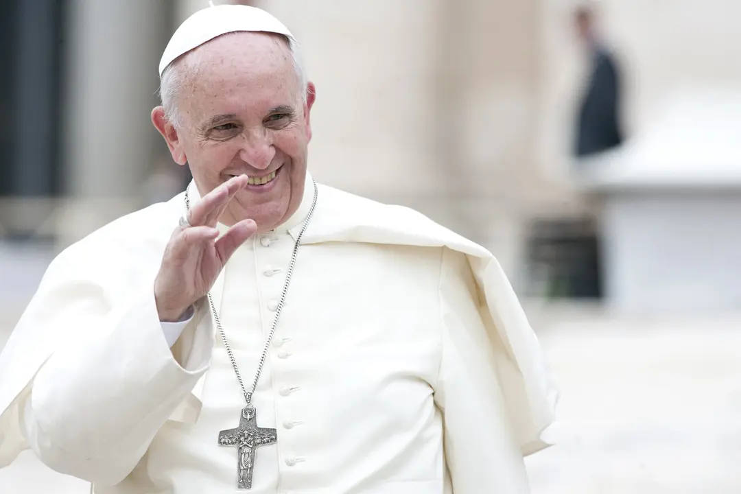 VATICAN CITY, VATICAN - SEPTEMBER 10:  Pope Francis greets the pilgrims during his weekly general audience in St Peter's square at the Vatican on September 10, 2014.