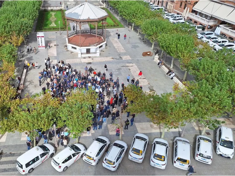 Concentraci&oacute;n llevada a cano en Alcal&aacute; tras el brutal crimen (Ayto.). 