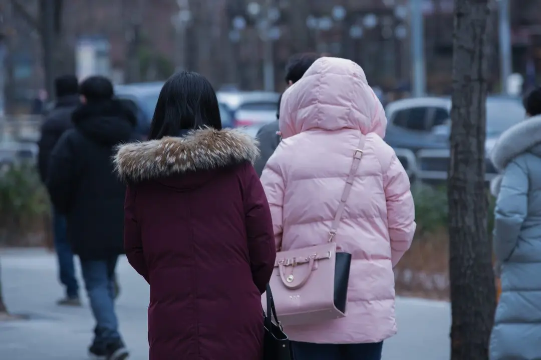 cold weather, winter street with people