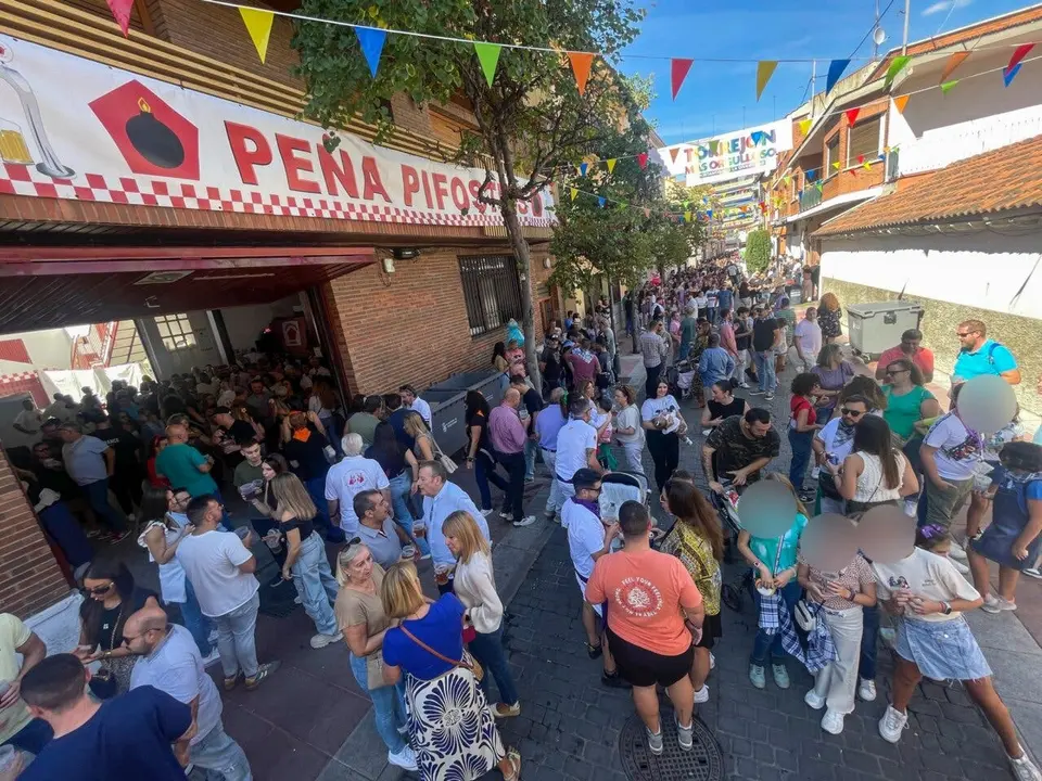 La Calle de las Pe&ntilde;as se llena de vida en las fiestas patronales de Torrej&oacute;n de Ardoz.