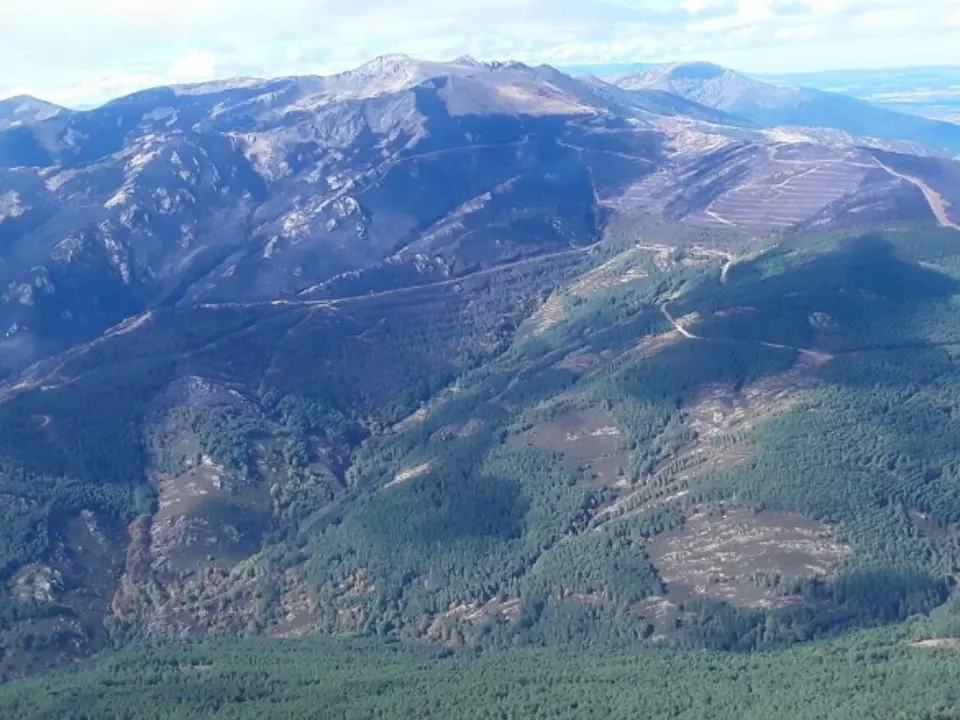 El incendio en Pe&ntilde;alba de la Sierra ha arrasado 3.000 hect&aacute;reas. Las labores de extinci&oacute;n contin&uacute;an.