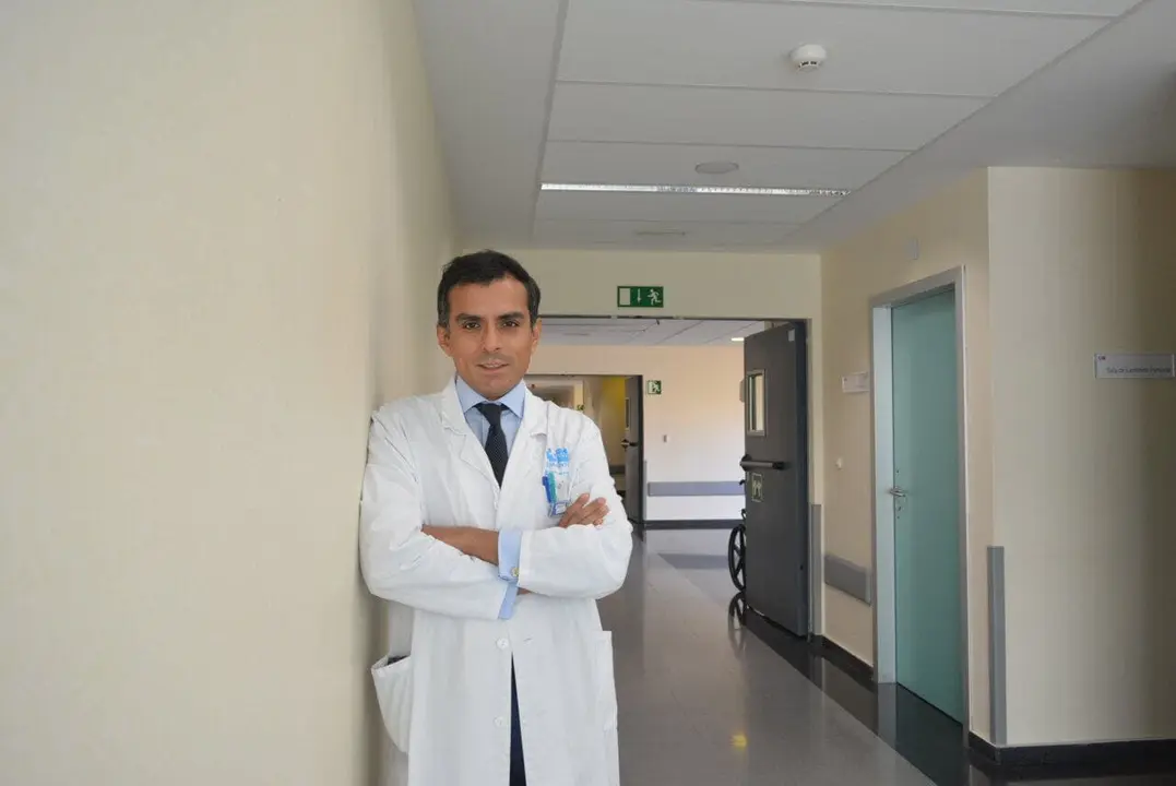 El Dr. David Fern&aacute;ndez Caballero, reconocido en 2025 como uno de los mejores m&eacute;dicos de Espa&ntilde;a.