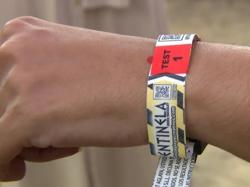 La pulsera centinela se distribuye en las Patronales de Torrej&oacute;n para prevenir la sumisi&oacute;n qu&iacute;mica.