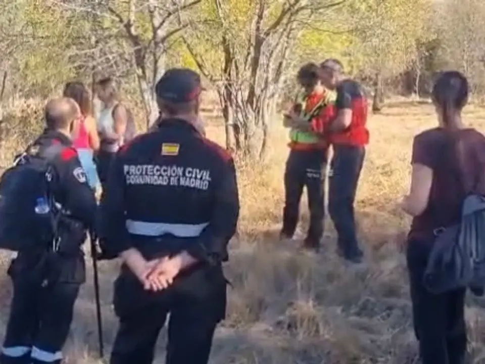 Un amplio dispositivo busca a un joven desaparecido en Bustarviejo. Se utilizan helic&oacute;pteros y drones.