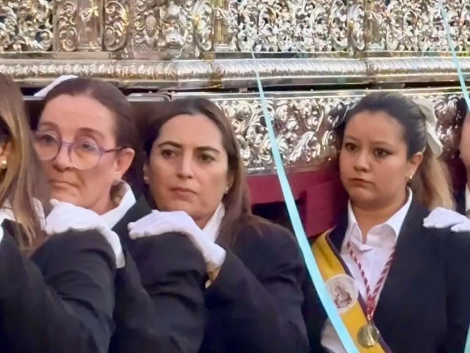 Emotiva procesi&oacute;n de la Virgen del Rosario en Torrej&oacute;n de Ardoz.