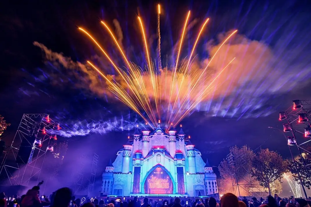 La Puerta M&aacute;gica brilla con un impresionante espect&aacute;culo de luces y fuegos artificiales.