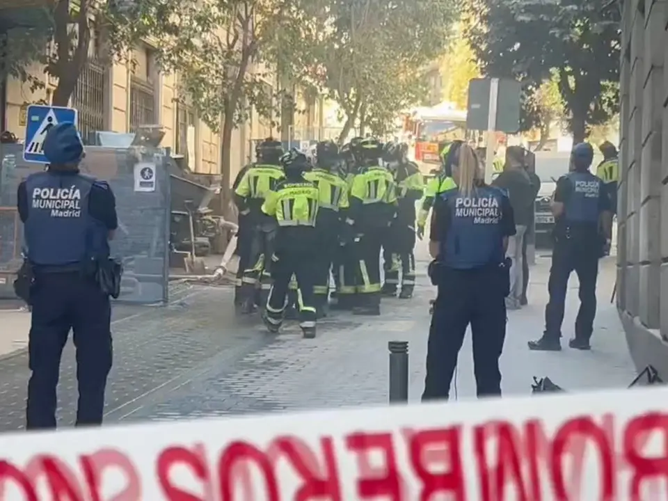 Intervenci&oacute;n de servicios de emergencia tras un derrumbe en Madrid.