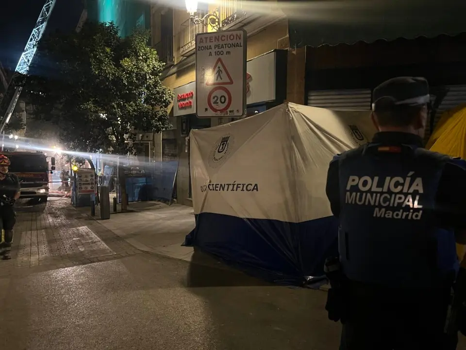 Los cuerpos de los desaparecidos han sido rescatados tras el derrumbe en Madrid. La operaci&oacute;n fue compleja y se llev&oacute; a cabo durante la noche.