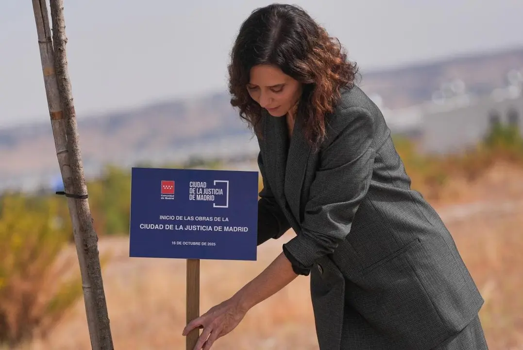 La presidenta de Madrid, Isabel D&iacute;az Ayuso, inicia las obras de la Ciudad de la Justicia.