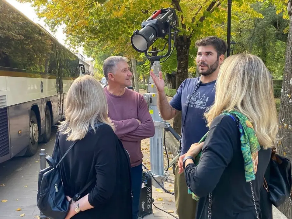 El equipo de rodaje de La bola negra en Sig&uuml;enza, un proyecto de Los Javis.