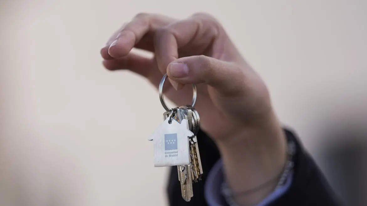 La Comunidad de Madrid ofrece ayudas al alquiler para j&oacute;venes y familias vulnerables. Solicita desde el 4 de noviembre.