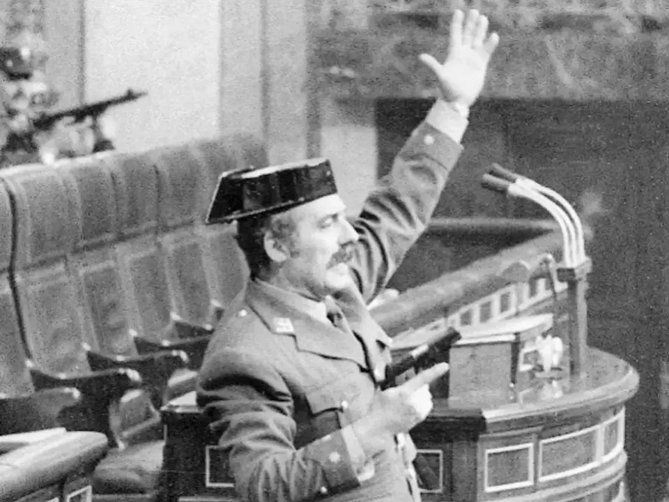 Antonio Tejero, conocido por su papel en el golpe de Estado del 23-F, ha fallecido. Su legado sigue siendo objeto de debate.