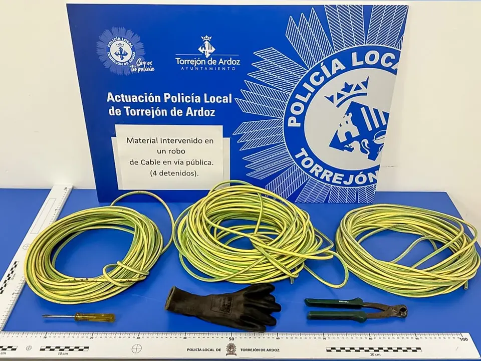 La Polic&iacute;a Local de Torrej&oacute;n interviene material robado en la v&iacute;a p&uacute;blica.