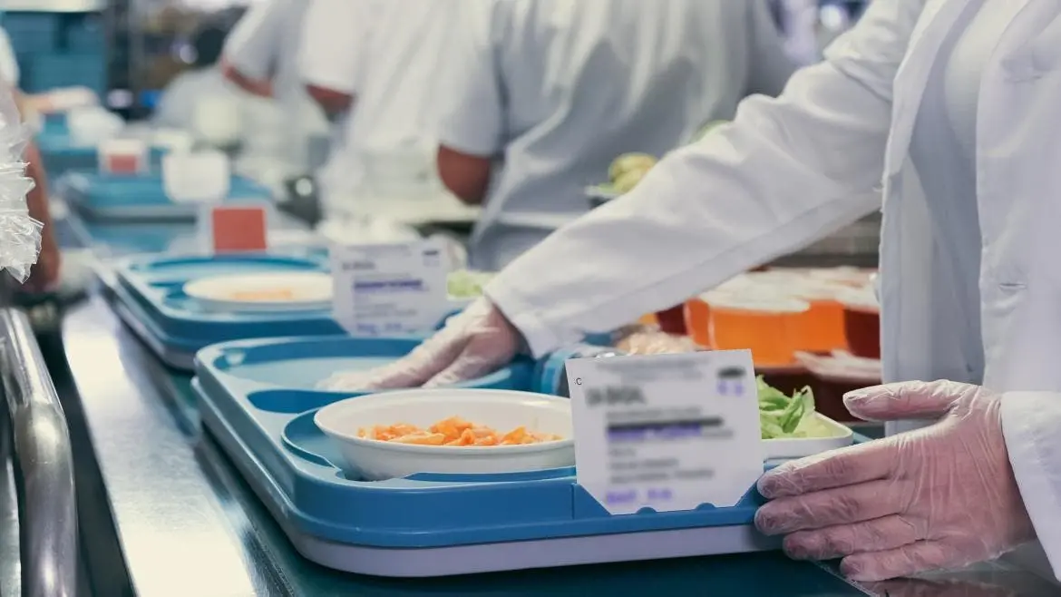 La Paz implementa una app para que pacientes elijan su men&uacute; desde el m&oacute;vil.