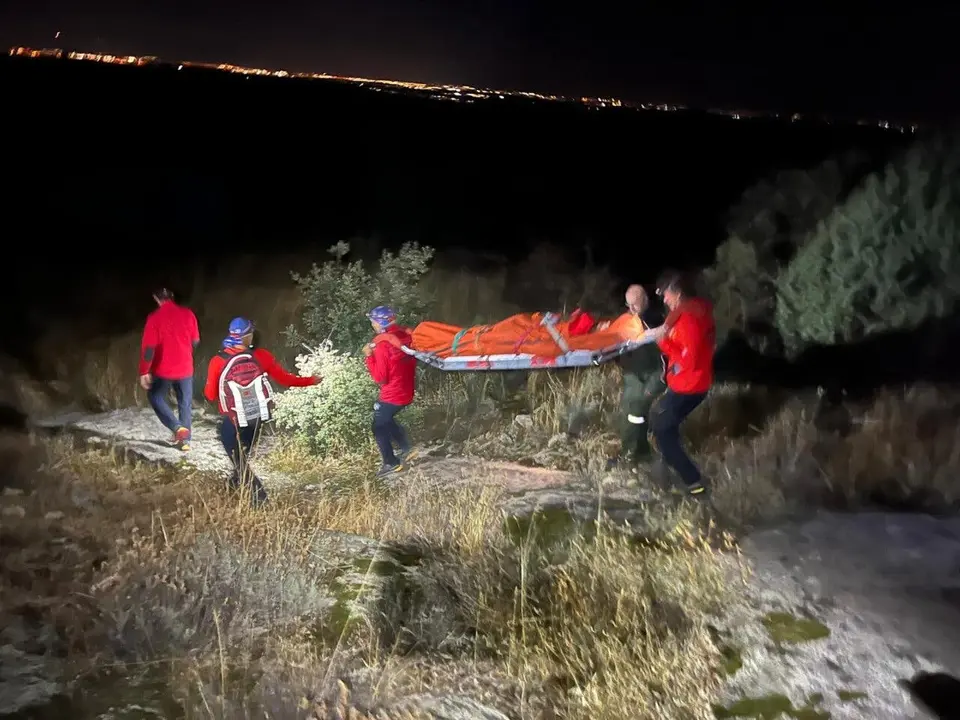 Un hombre fue rescatado tras caer en una zona de dif&iacute;cil acceso en Zarzalejo.