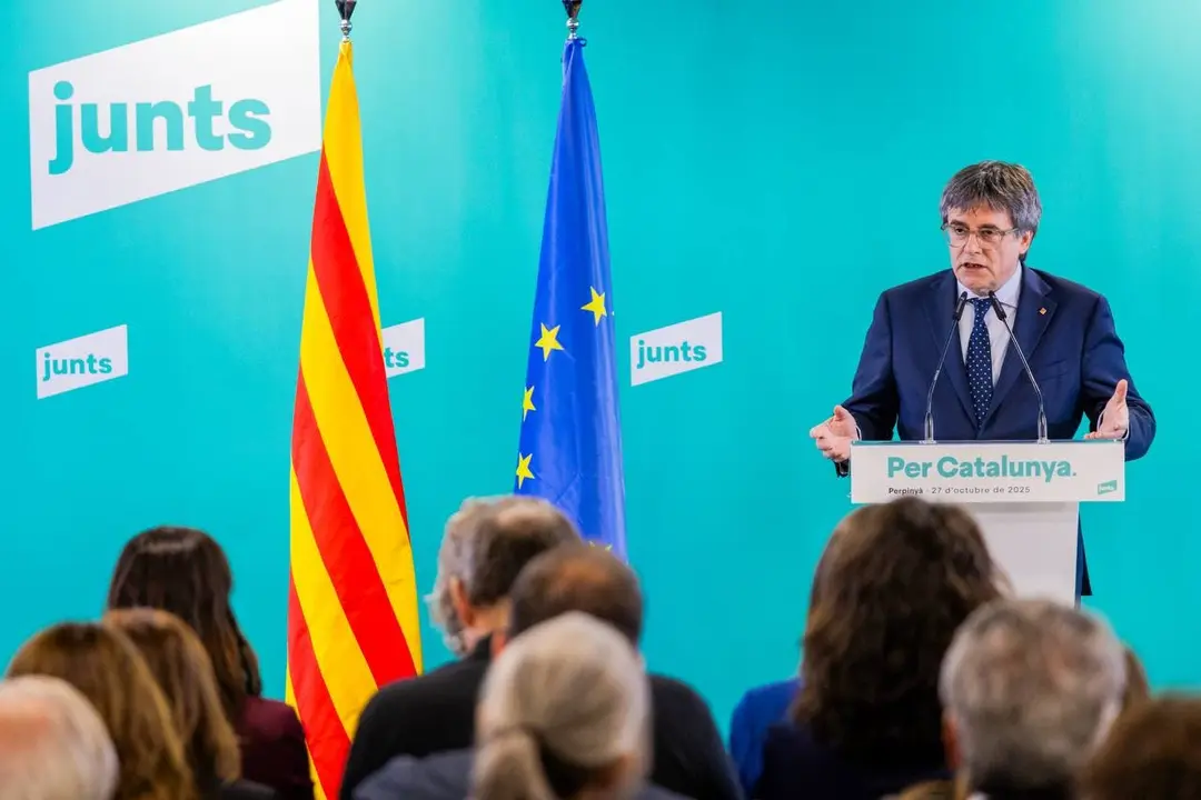 El l&iacute;der de Junts, Puigdemont, anuncia el fin del apoyo al PSOE en un evento reciente.