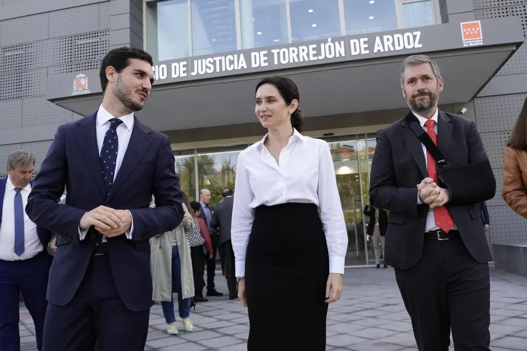 La presidenta Ayuso inaugura el nuevo Palacio de Justicia en Torrej&oacute;n de Ardoz.