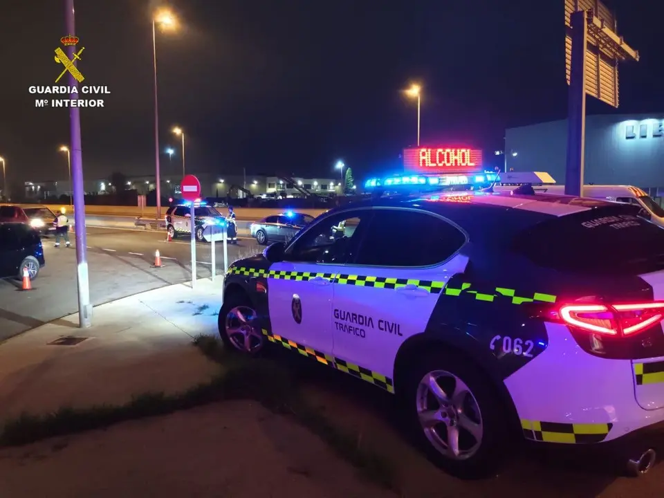 La Guardia Civil intercepta a un camionero con alta tasa de alcohol en la A-2.