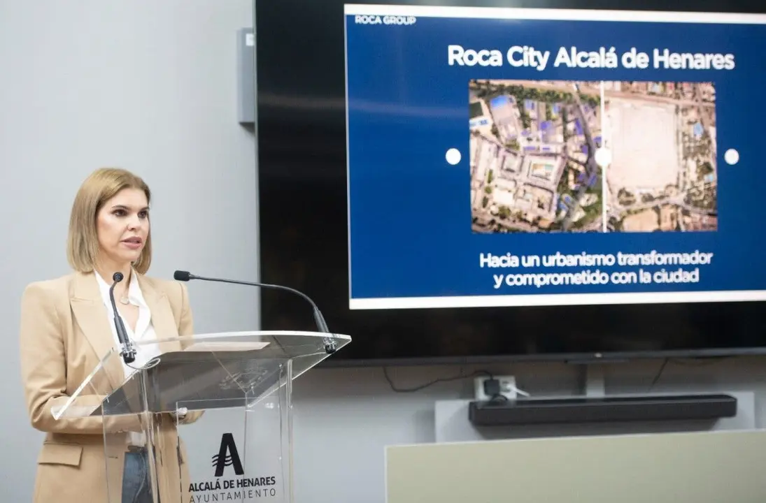 La alcaldesa presenta el nuevo ecobarrio Roca City en Alcal&aacute; de Henares.