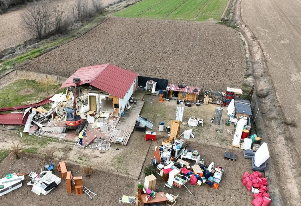 La Comunidad de Madrid detecta construcciones ilegales en el r&iacute;o Taju&ntilde;a. La imagen muestra una de estas construcciones.