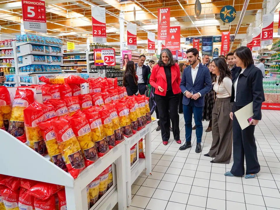 El alcalde de Torrej&oacute;n destaca la importancia del centro comercial Parque Corredor en su aniversario.