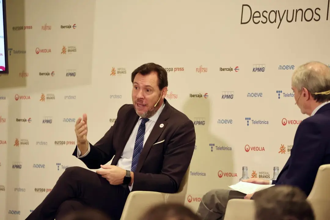 El ministro de Transportes anuncia una nueva estaci&oacute;n de alta velocidad en Parla.