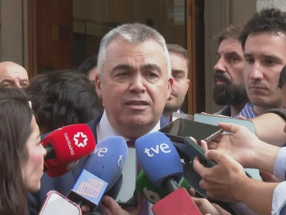 Santos Cerd&aacute;n se dirige a la prensa tras su liberaci&oacute;n por el Supremo.