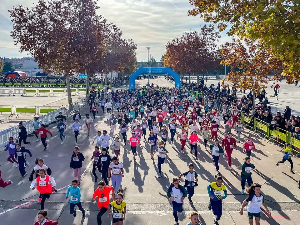 La Carrera de la Constituci&oacute;n re&uacute;ne a numerosos participantes en Torrej&oacute;n. Un evento lleno de energ&iacute;a y emoci&oacute;n.